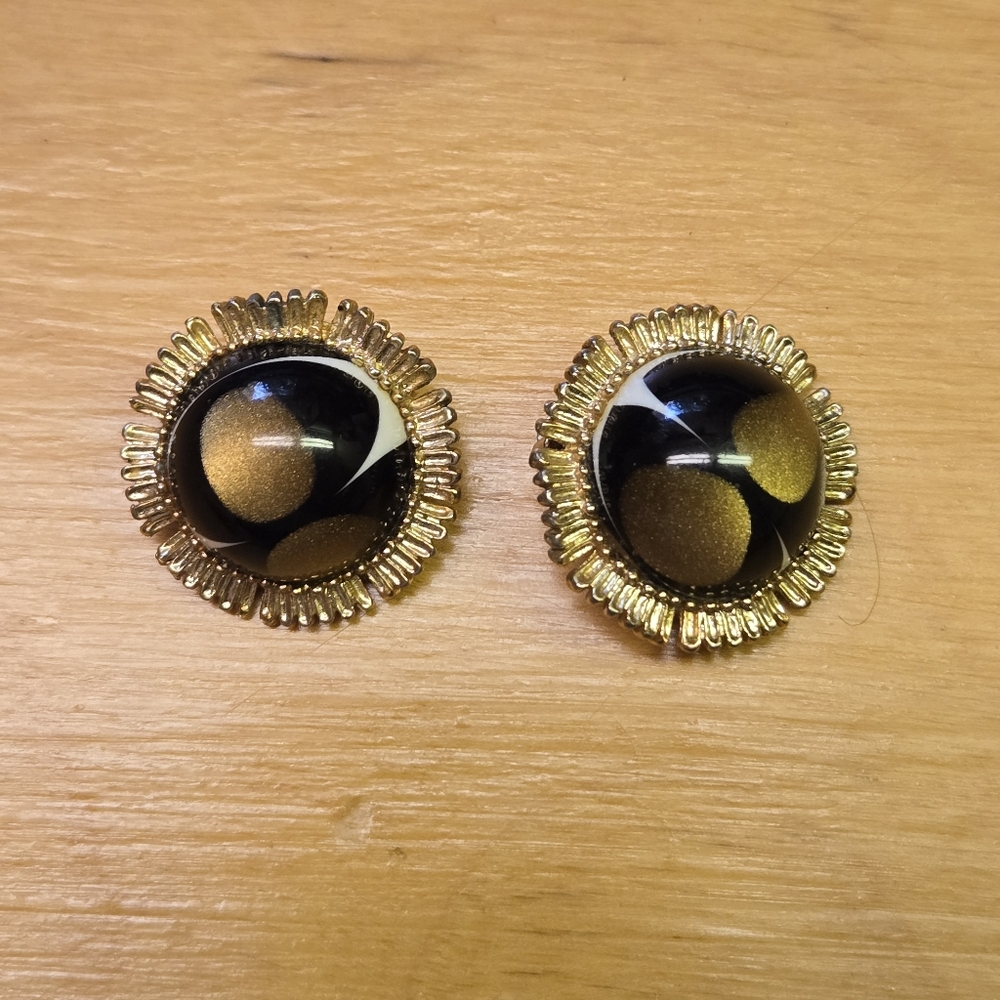 Cathe vintage clip on earrings